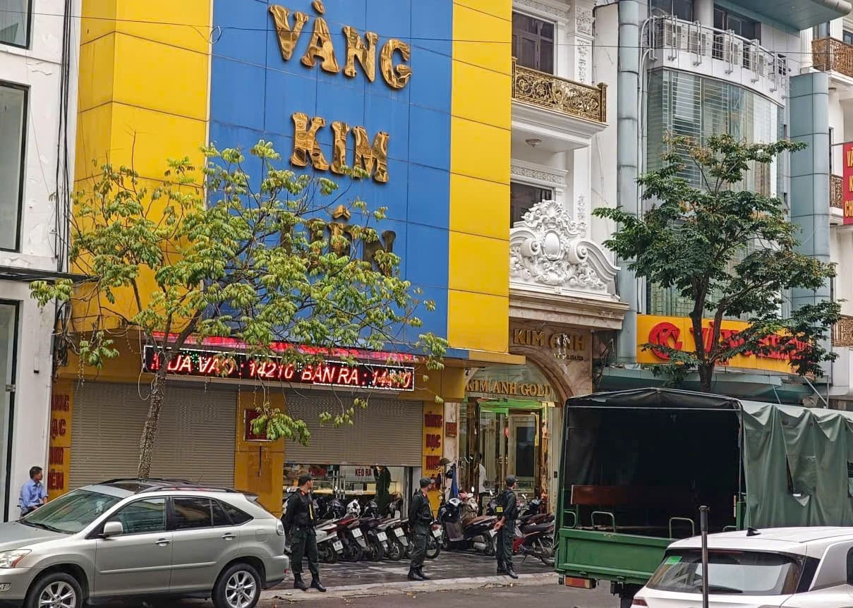 Đồng loạt khám xét một số tiệm vàng ở Thanh Hóa