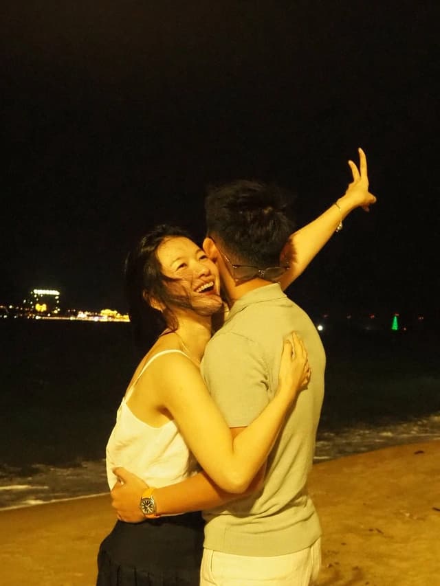 Người thân cận xác nhận diễn viên Oanh Kiều đang hẹn hò Tống Đông Khuê?