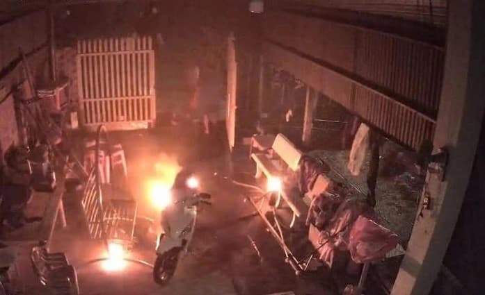 Một phụ nữ nghi bị tưới xăng lên người rồi phóng hỏa: Khoảnh khắc trước khi xảy ra sự việc
