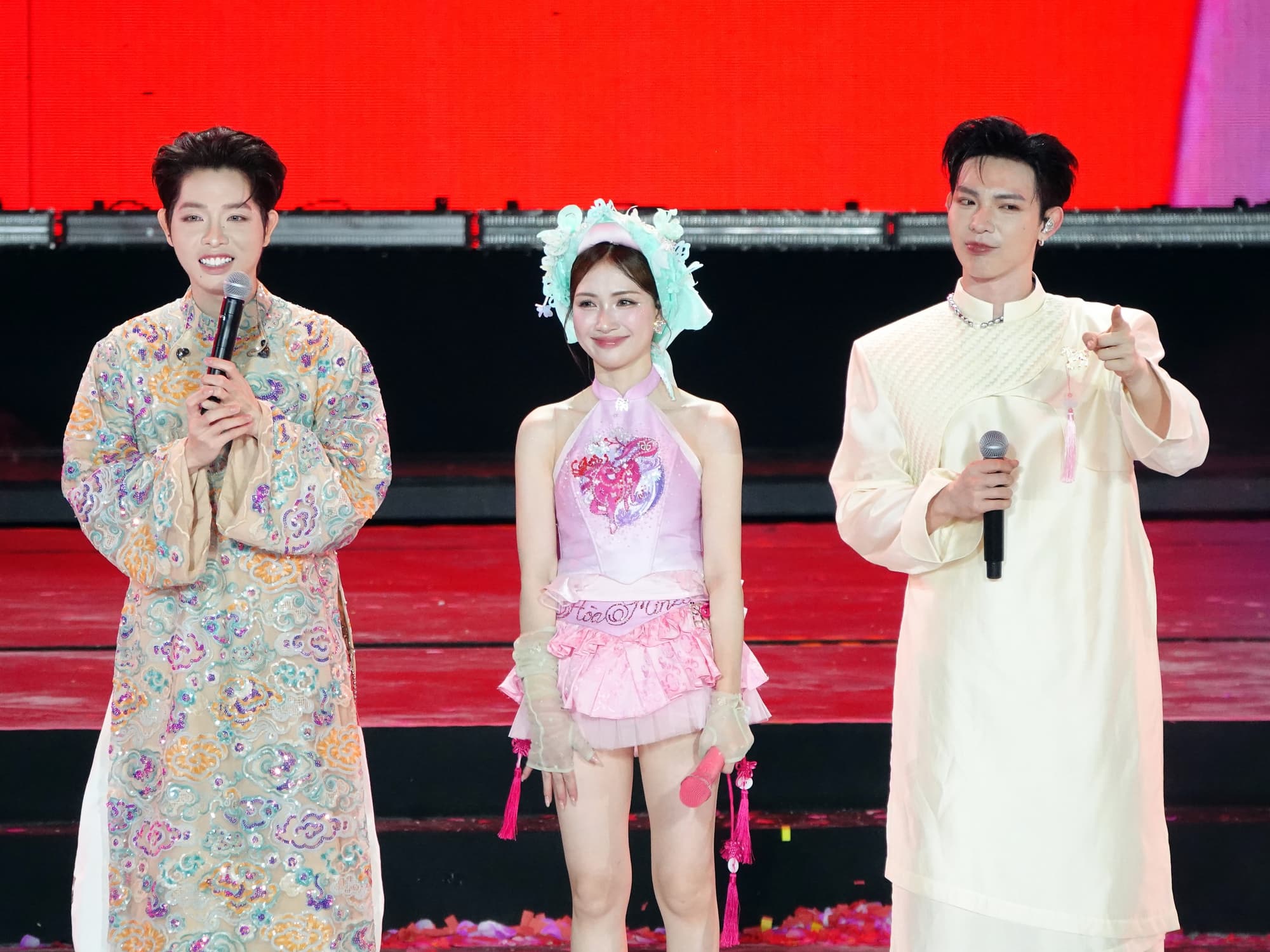 Hoà Minzy được "đại gia" vung tiền làm 1 điều đặc biệt tại fan concert