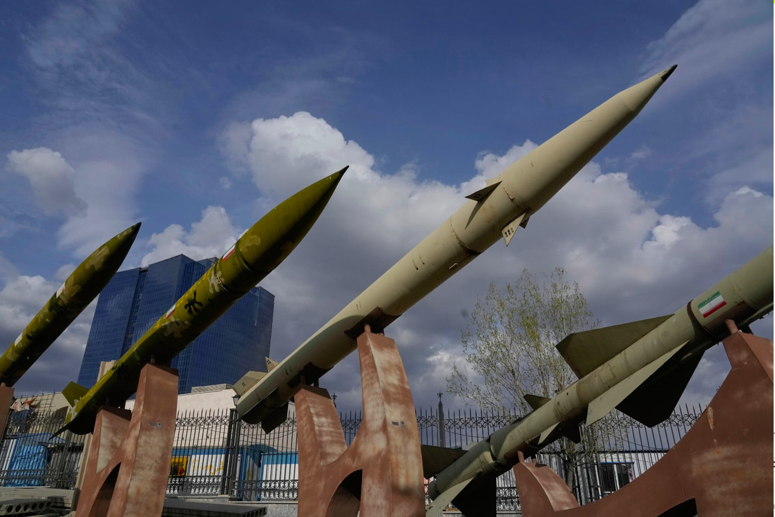 Tình báo Mỹ hé lộ thực tế sốc về kho tên lửa Iran