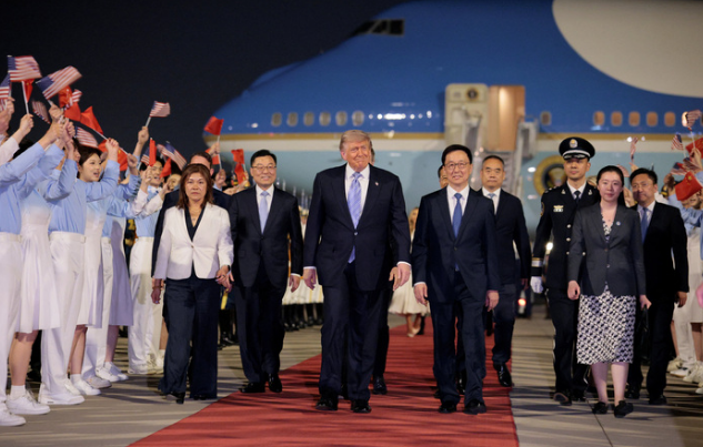 Tổng thống Trump tới Bắc Kinh, bắt đầu thăm chính thức Trung Quốc