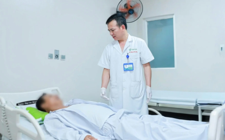 Cắt bỏ 2 mét ruột non hoại tử, cứu sống bệnh nhân U70