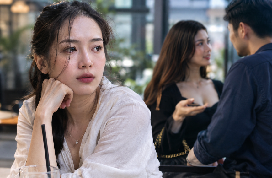 “Đừng trách cô ấy” – người tình của chồng nói câu này ngay trước mặt tôi